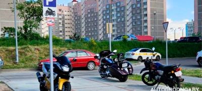 Превью фото к статье Гениальная парковка для мотоциклов в Гродно: посмотрите, что придумали во дворах на Фолюше...