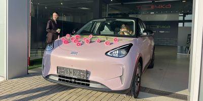 БЕЛДЖИ выпустил лимитированную серию розовых электромобилей