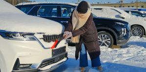 В Беларуси выпал снег: о чем стоит помнить владельцам авто, чтобы не получить штраф?