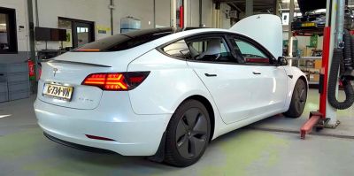 Европеец смог проехать на Tesla Model 3 более 700 000 км на одной батарее. Но механик советует прощаться с автомобилем