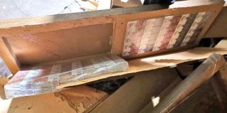 Уже как неделю из белорусской фуры извлекают сигареты. Литовцы предполагают, что в грузовике контрабанды на 2 000 000 евро