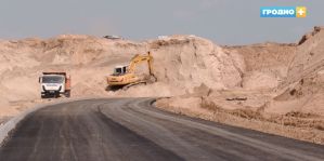 Уже укладывают асфальт: участок кольцевой в Гродно в районе Озерского шоссе планируют открыть в ноябре