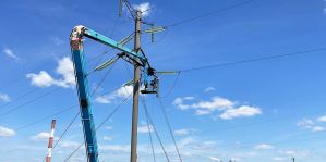 Энергетики Гродно реконструируют ЛЭП между Восточным мостом и трассой М6. Обещают, что срок службы увеличится на полвека