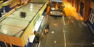 С автобуса "Гродно-Варшава" пограничники сняли иностранца с поддельным паспортом. Что ему грозит?