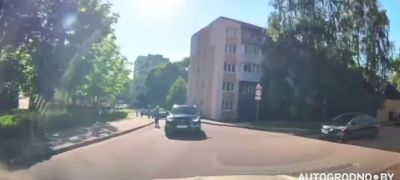 Превью фото к статье "Три встречки за минуту": в Гродно дети устроили опасные покатушки по проезжей части. Видео...