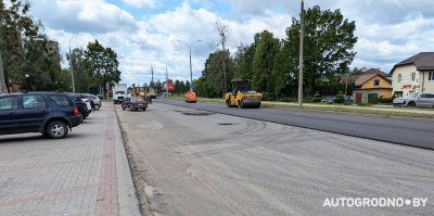 На Ольги Соломовой укладывают асфальт. Если погода не внесёт коррективы, работы завершат к концу июня