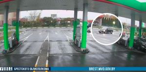 Камеры на АЗС в Беларуси вновь помогли вычислить бесправника. Штраф оказался весомым