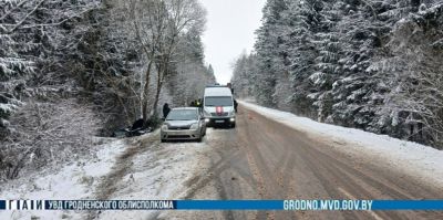 Коварство зимней дороги: под Ошмянами девушка врезалась в дерево и попала в больницу