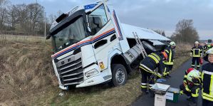 В Германии белорус уснул за рулем фуры. Сам получил легкие травмы, но общий ущерб оценили в 250 тысяч евро
