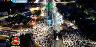 Ночью в Лиде открыли новую дорогу с путепроводом. Посмотрите, сколько людей пришло на это событие!