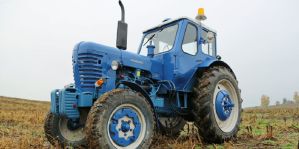 Почему советские тракторы были синими? Рассказал автомеханик