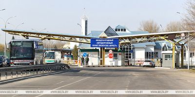 Зона ожидания перед ПП "Брест" увеличилась. Там меняют схему движения транспорта
