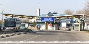 Зона ожидания перед ПП "Брест" увеличилась. Там меняют схему движения транспорта