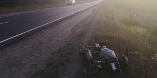 Скутерист двигался по обочине, а потом врезался в Opel с молодым водителем за рулем. ДТП под Сморгонью