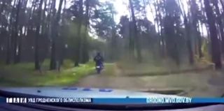 "Ну, без прав, но не пьяный же!" В Скиделе с погоней останавливали молодого бесправника на мопеде