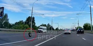 У маршрутки на ходу отвалились колеса. Видео выложили в Интернет, а ГАИ установила водителя