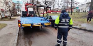 В Гродно прошел рейд по эвакуации транспорта. Когда автомобиль может отправиться на штрафстоянку?