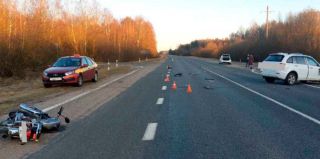 Под Сморгонью погиб мужчина на мопеде: выехал на главную под автомобиль