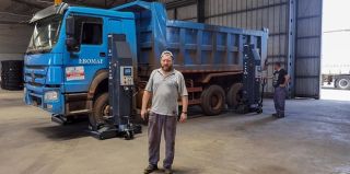 Белорус полгода занимался ремонтом автомобилей в Африке: "Наши мастера тут в большом почете"