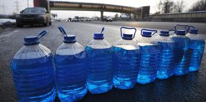 Замерзающая "незамерзайка": в Беларуси запретили стеклоомывающую жидкость