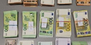 Белорус вез в Турцию 70 тысяч евро, но не задекларировал валюту и попался таможенникам