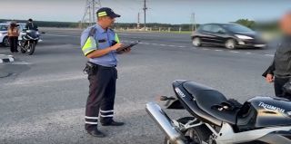На Восточном мосту в Гродно ГАИ провела рейд по контролю за мотоциклистами. Как думаете, какое нарушение было самым частым?