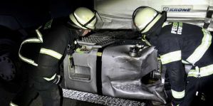 На немецком автобане в топливный бак фуры белоруса врезался микроавтобус. 300 литров дизеля вылилось на трассу