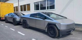 Две Tesla Cybertruck задержаны в "Шальчининкае" при выезде из Литвы. Во сколько их оценили?